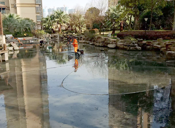 台前景观池淤泥清理