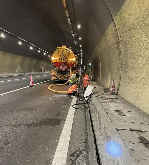 台前隧道排水渠清淤